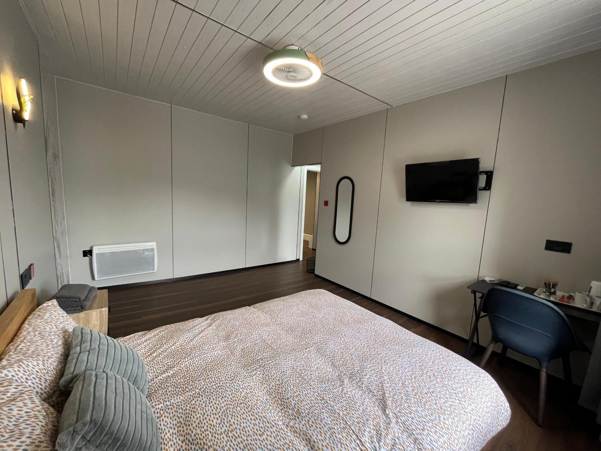 Welsh Holiday Accommodation - Modern Living Pembroke Dock Eksteriør billede